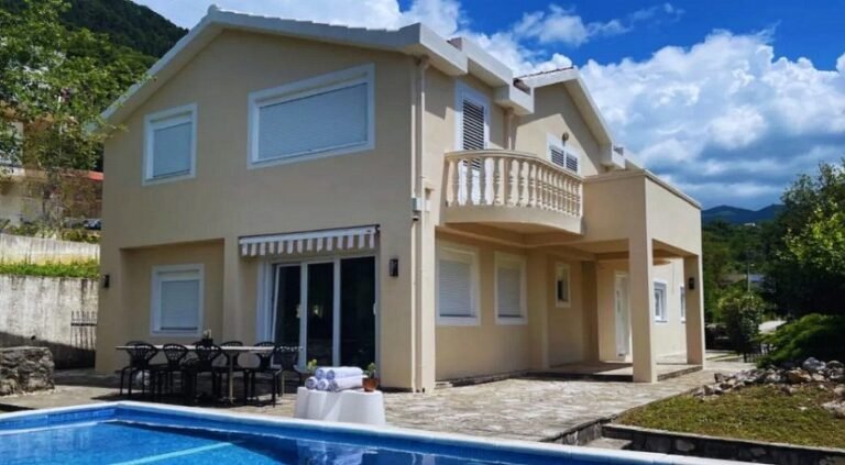 Private Villa with Pool in Grbalj