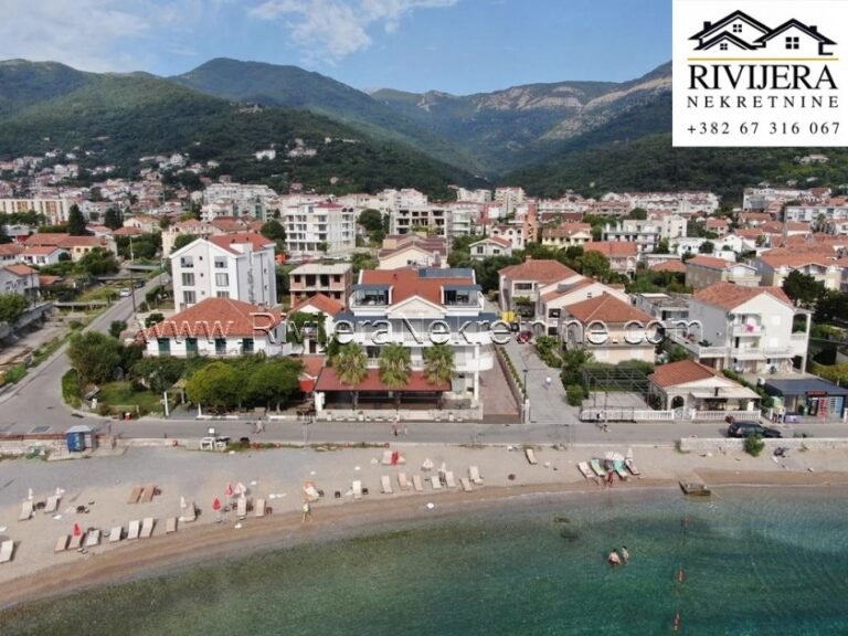 One-Bedroom Apartment with Parking by the Sea in Bijela