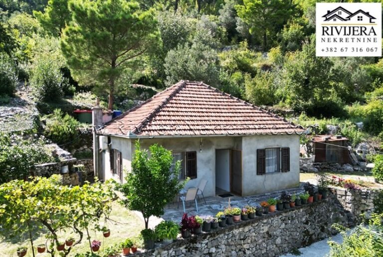 Charming House in Prčanj