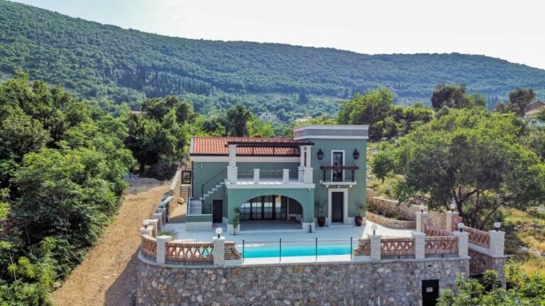 Stunning Villa with Pool in Zvinje
