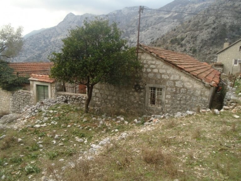 House for Sale in Risan