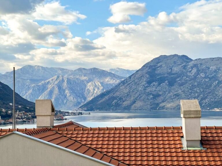 Two-Bedroom Apartment in Dobrota, Kotor