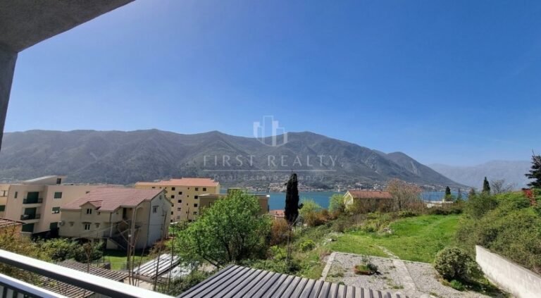 Luxury Apartment with Sea View in Dobrota