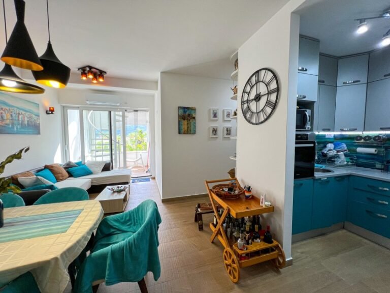 Three-Bedroom Apartment in Đenovići, Herceg Novi