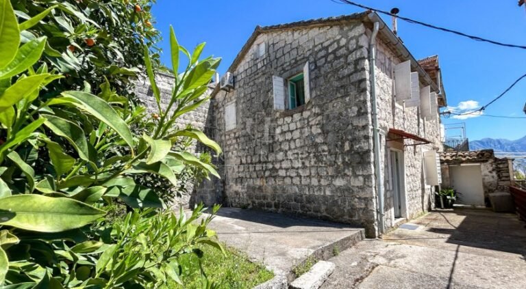 House for Sale in Perast